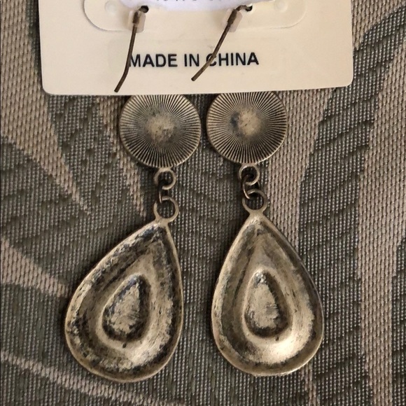 Bass and Co. Gold earrings. Long. - Picture 3 of 4